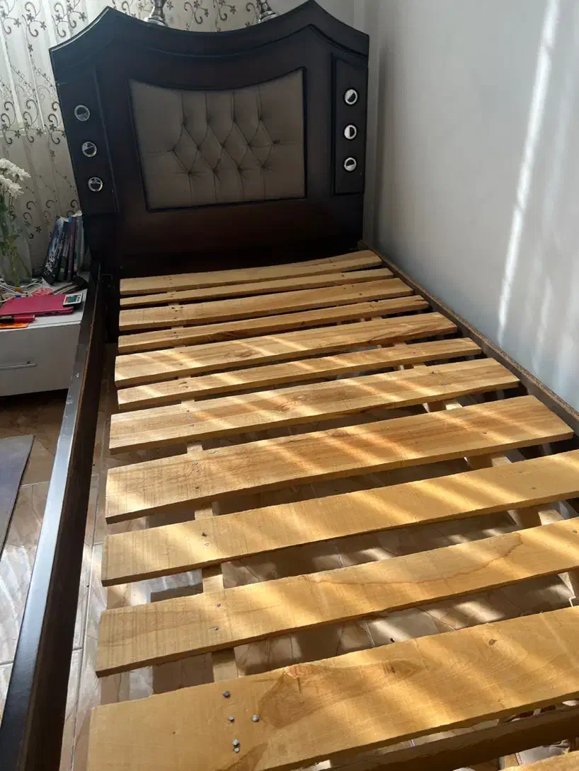 تخت تک نفره چوب اصل عالی|تخت و سرویس خواب|مشهد, شهرک لشکر (شهرک غرب)|دیوار