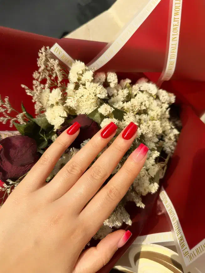 کاشت ناخن ۲۵۰|خدمات آرایشگری و زیبایی|رشت, معلم|دیوار