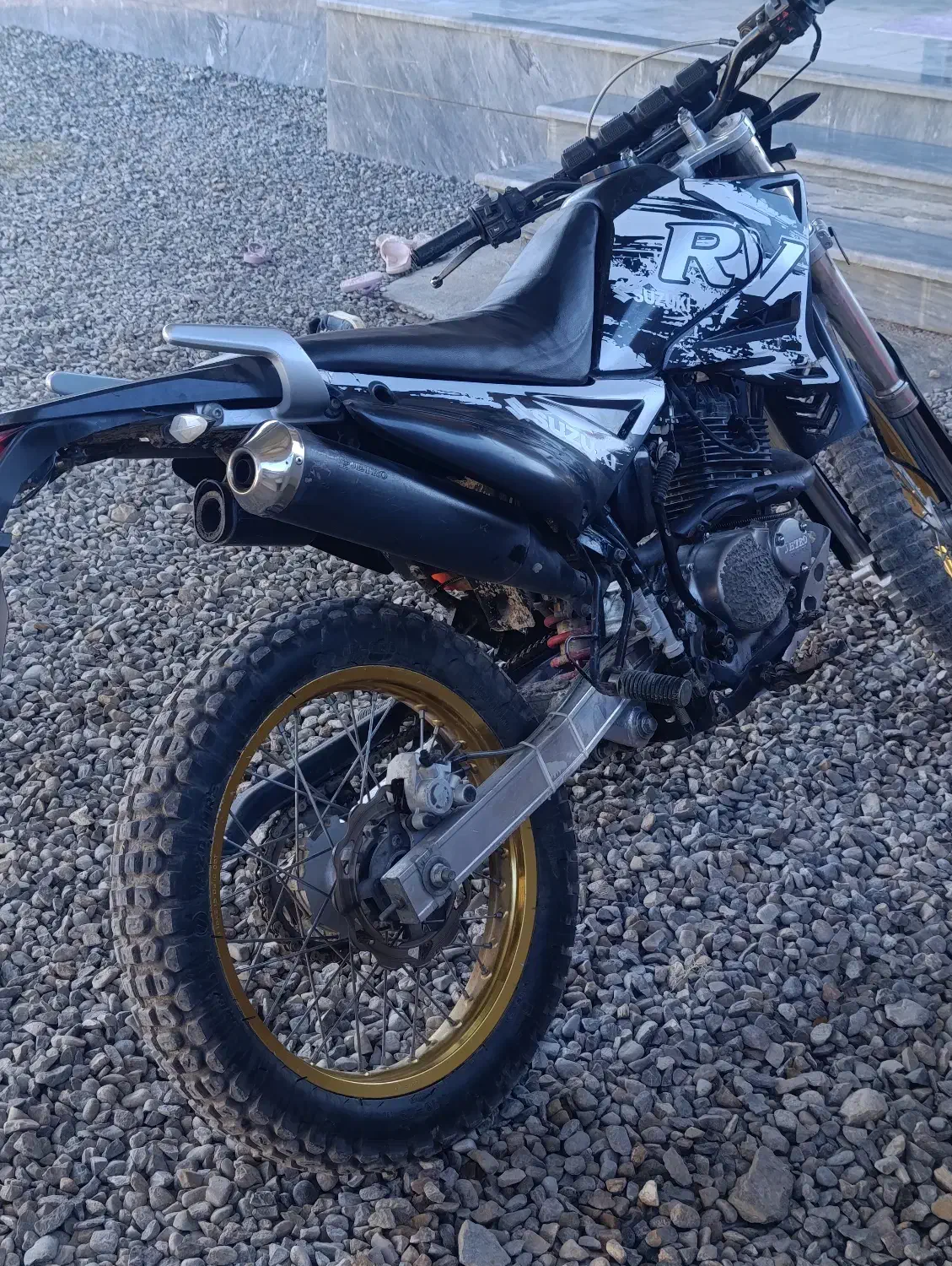 تریل|موتورسیکلت|انبارآلوم, |دیوار