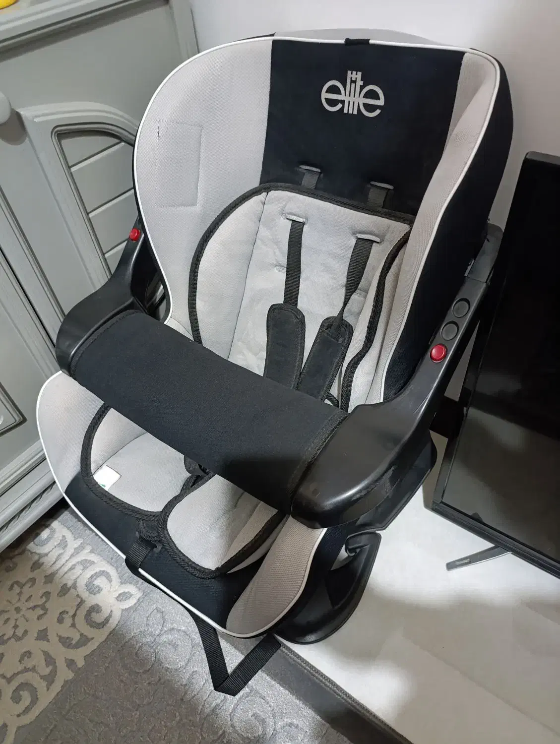 صندلی ماشین کودک الیت دلیجان|تخت و صندلی بچه|کرج, شهرک جهان آرا|دیوار