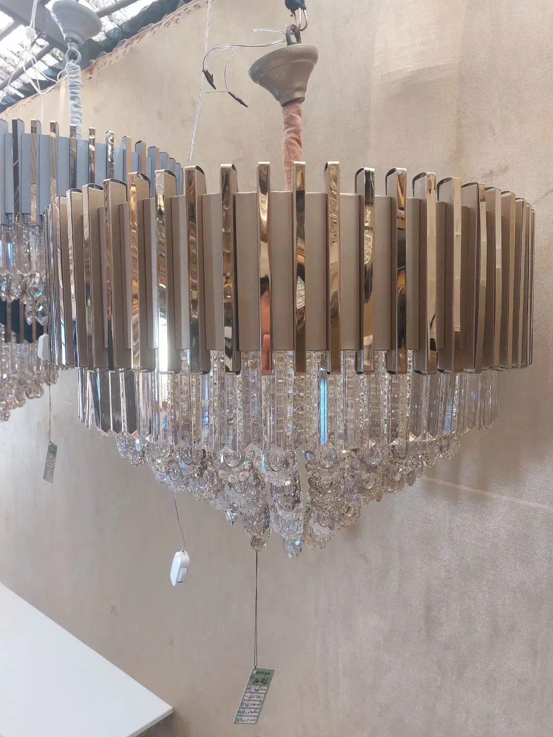 لوستر چتری|لوستر و چراغ آویز|اصفهان, کوجان|دیوار