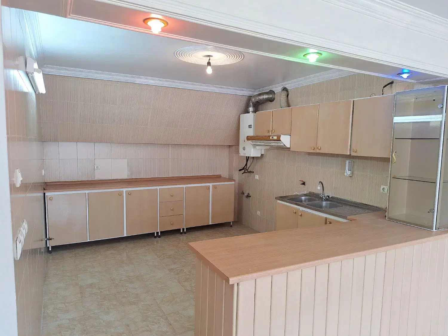 آپارتمان ۱۳۰ متری/دو خوابه/خیابان ارتش/بهداری لشکر|اجارهٔ آپارتمان|اصفهان, فرح آباد|دیوار