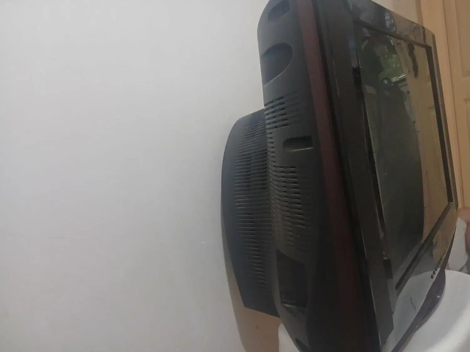 تلوزیون ۲۱اینج اسنوا|تلویزیون و پروژکتور|پرند, فاز ۴|دیوار