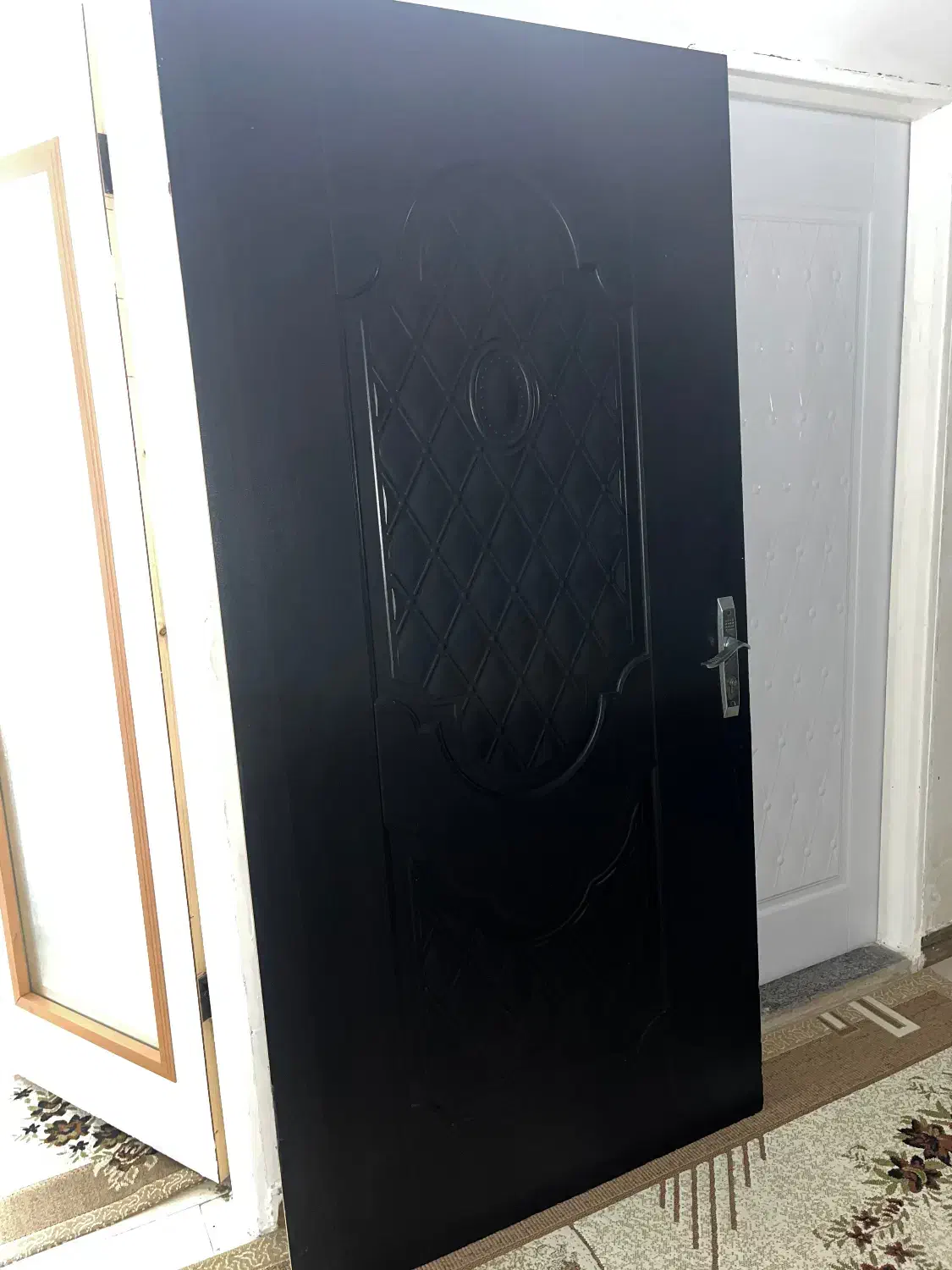 در ورودی با قفل و دستگیره|مصالح و تجهیزات ساختمان|رشت, دروازه لاکان|دیوار