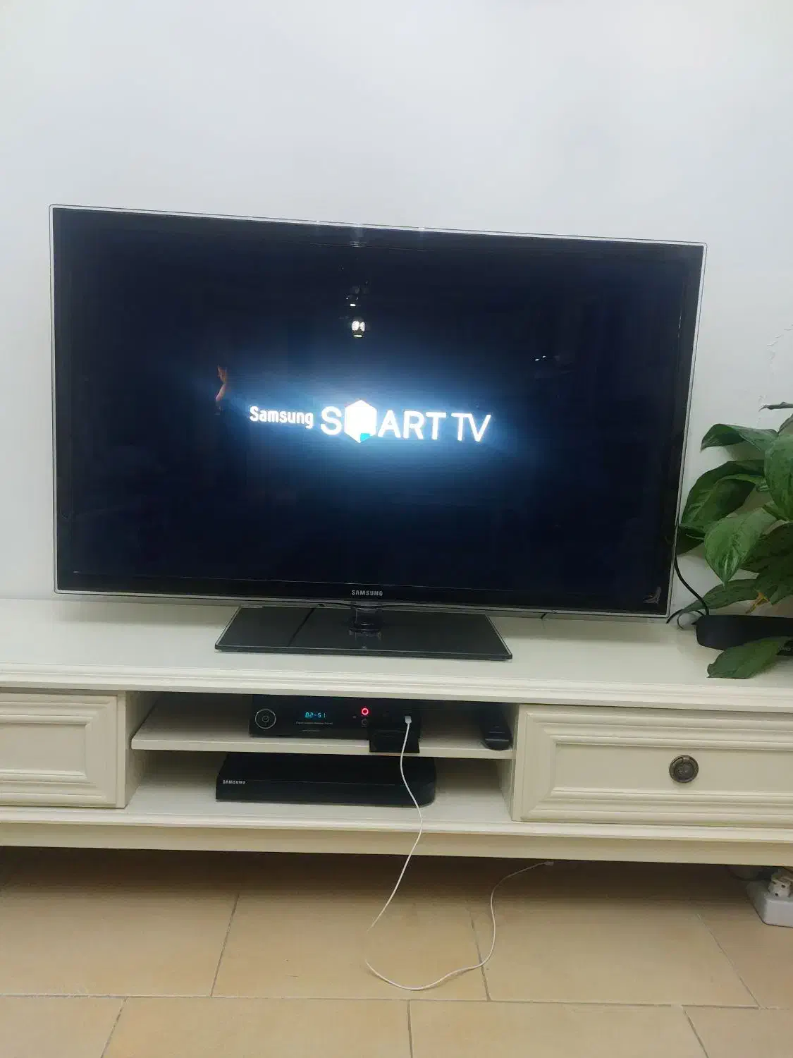 تلویزیون|تلویزیون و پروژکتور|کرج, ساسانی (قلمستان)|دیوار