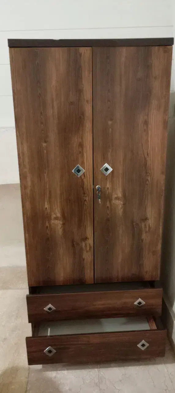 کمد دراور درحد نو|جاکفشی، کمد، دراور|رشت, باهنر|دیوار