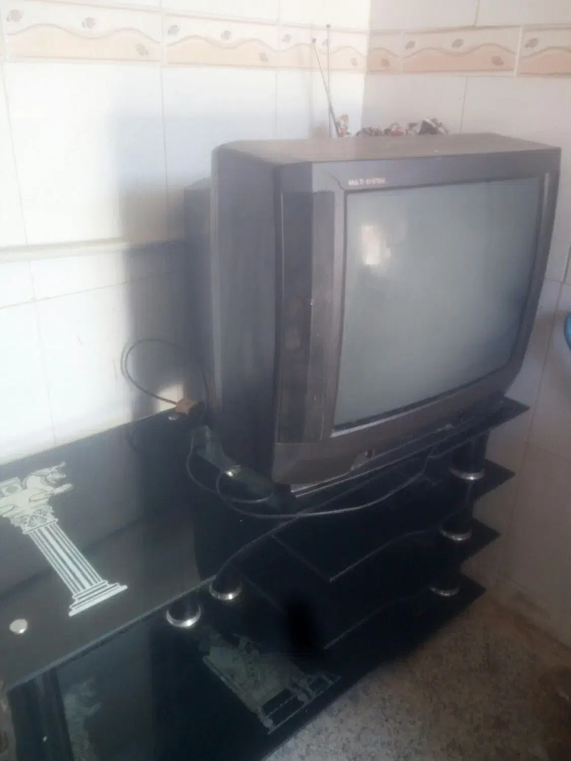 تلوزیون قدیمی با زیر تلوزیونی|میز تلویزیون|فسا, |دیوار