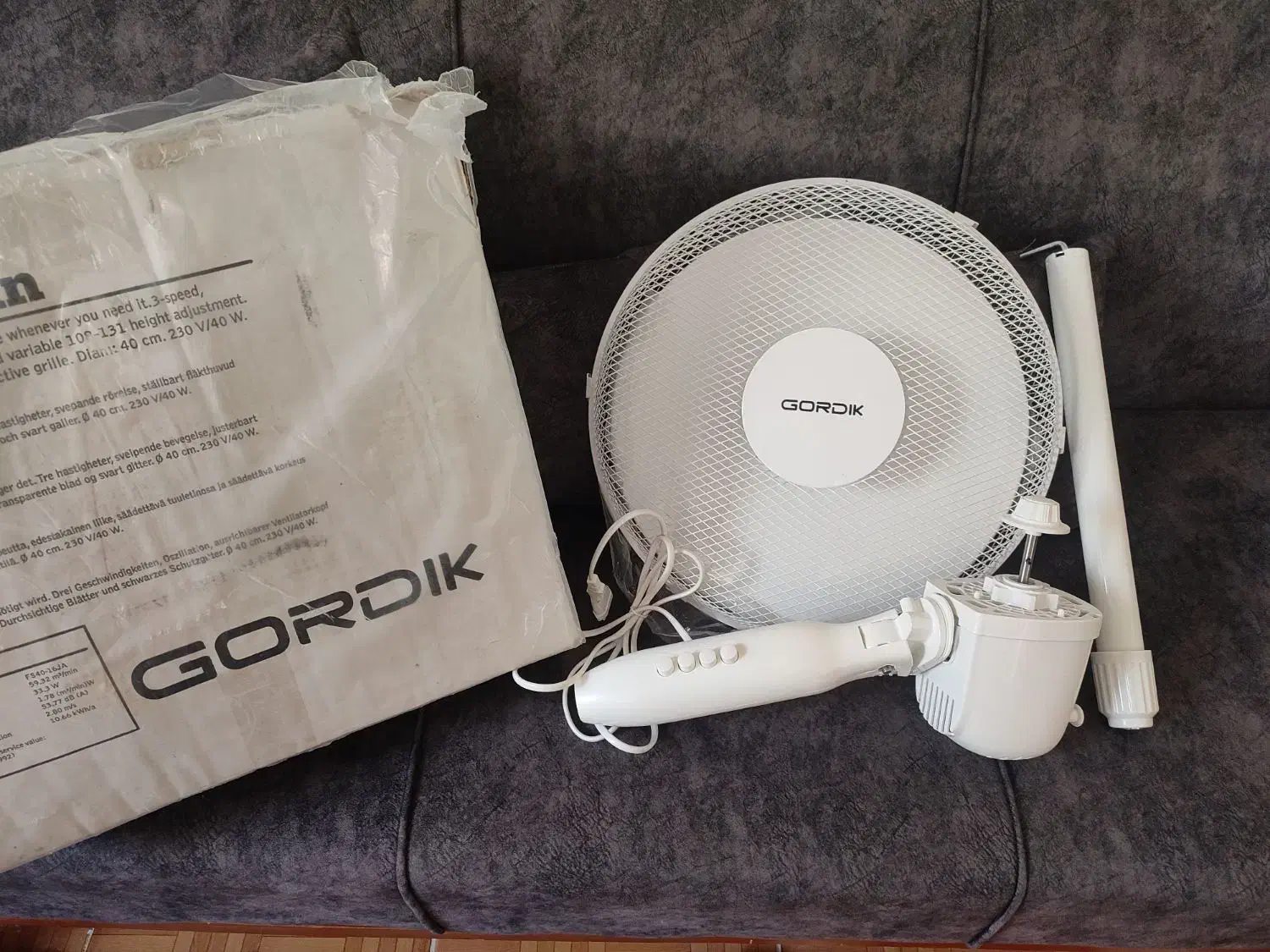 پنکه پایه بلند|پنکه و تصفیه‌کنندهٔ هوا|بروجرد, |دیوار