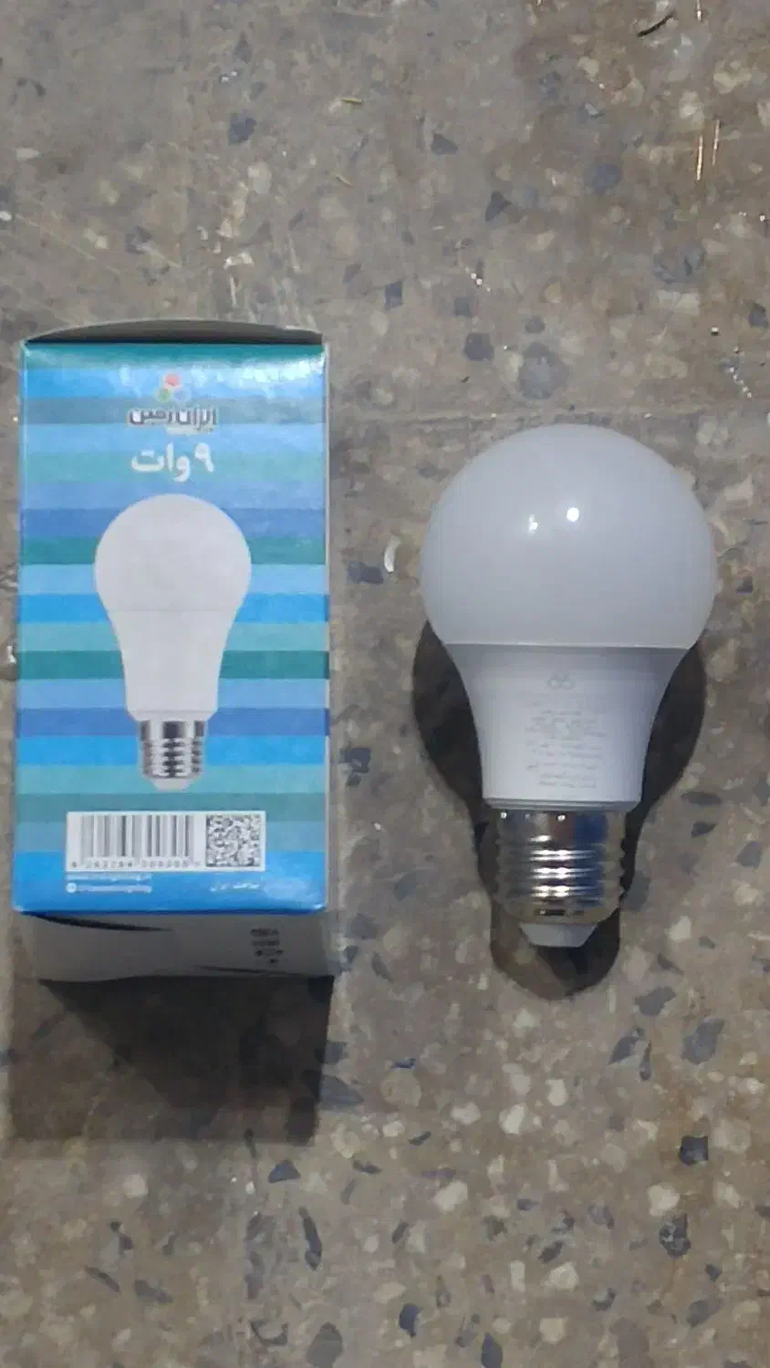 ۲۳۰عددلامپ ۹وات دست دوم و۱۵۰عدد لامپ ۹وات نو|لامپ و چراغ|لار, |دیوار