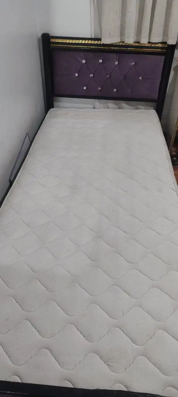 یک عدد تخت خواب تک نفره|تخت و سرویس خواب|تهران, انبار نفت|دیوار
