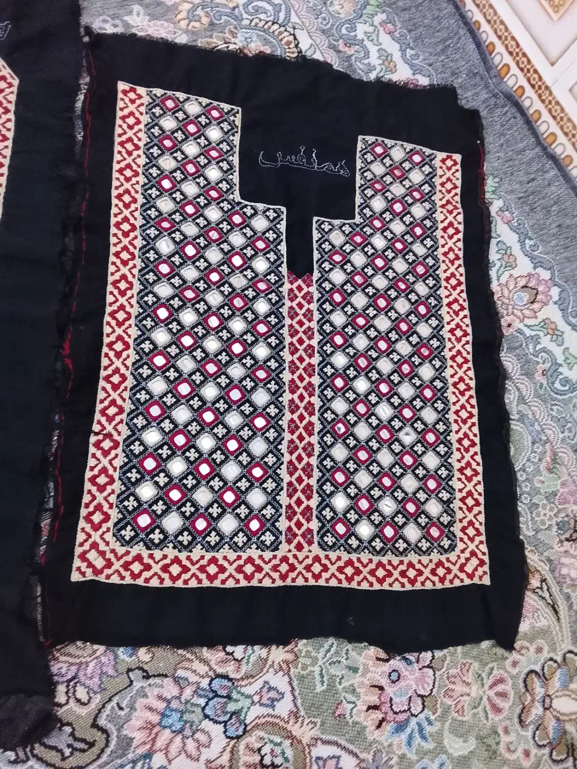 زی آستین هزار اینه|لباس|گنبکی, |دیوار