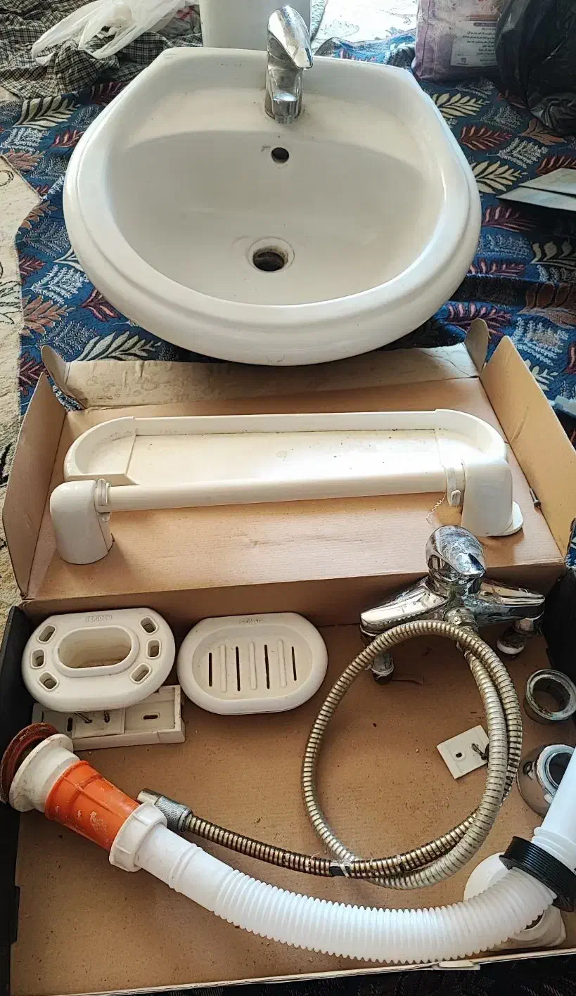 ست شیرآلات و سنگ روشویی سرویس بهداشتی|لوازم سرویس بهداشتی|بیرجند, |دیوار