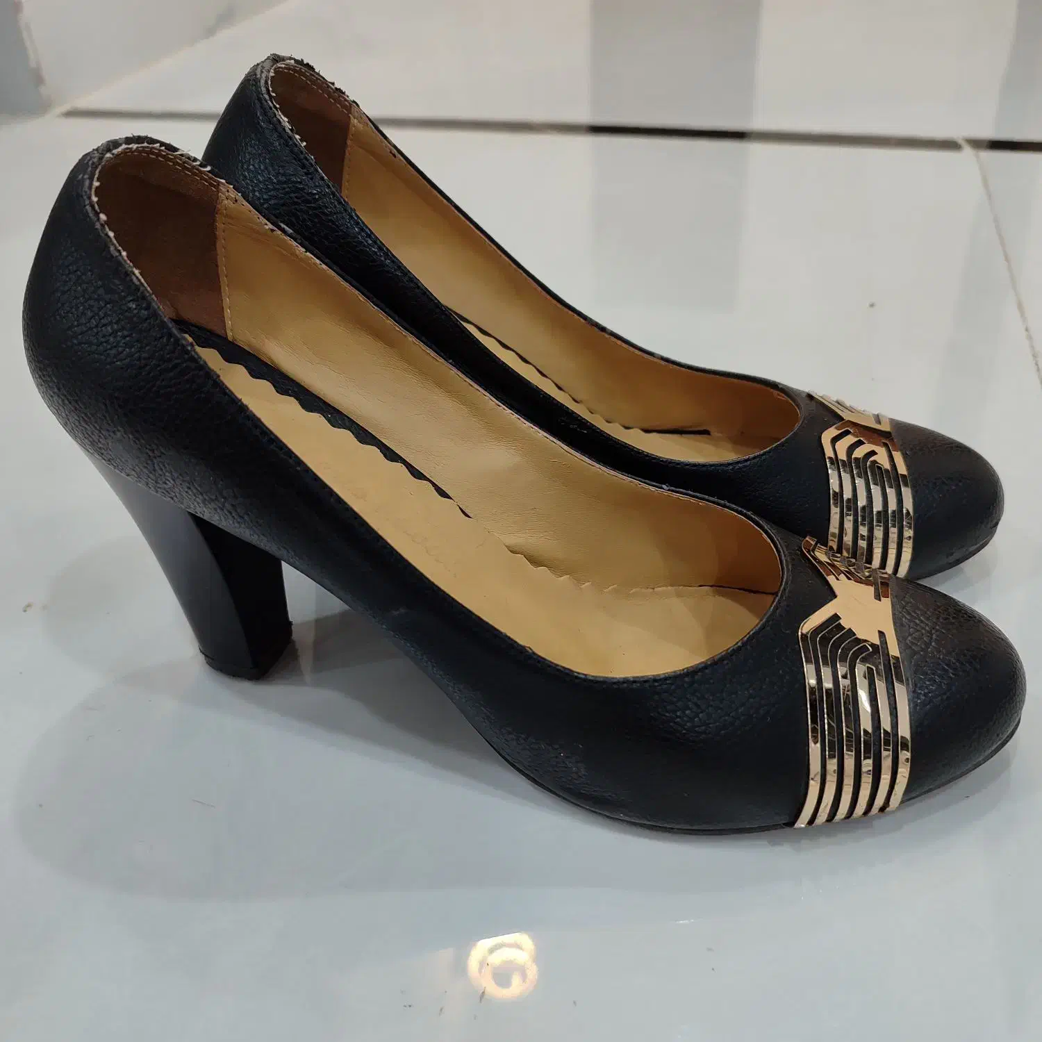 کفش|کیف، کفش، کمربند|کاشمر, |دیوار