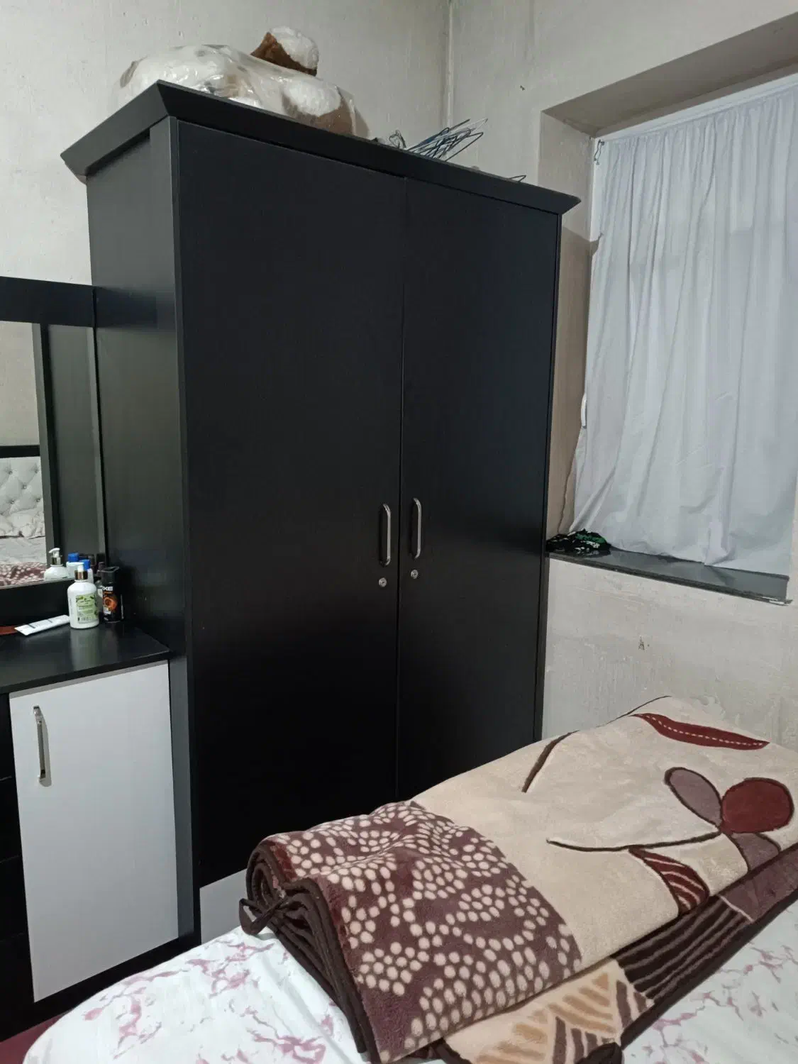 سرویس خواب|تخت و سرویس خواب|سیلوانه, |دیوار