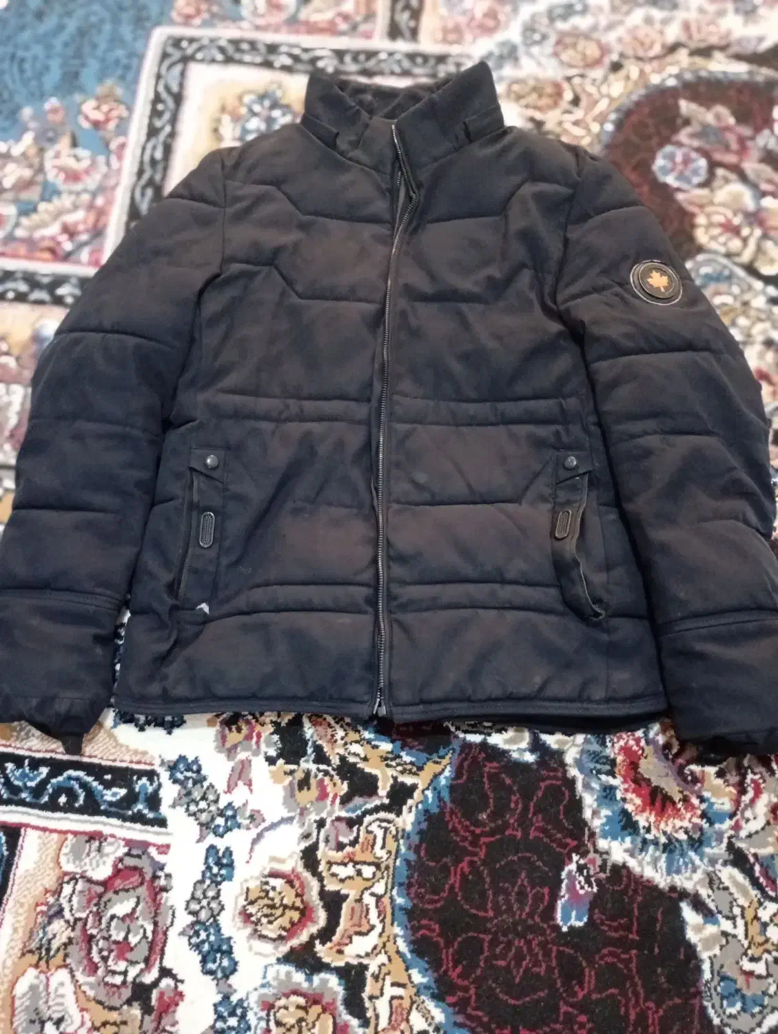 کاپشن|لباس|شیراز, کوشک میدان|دیوار