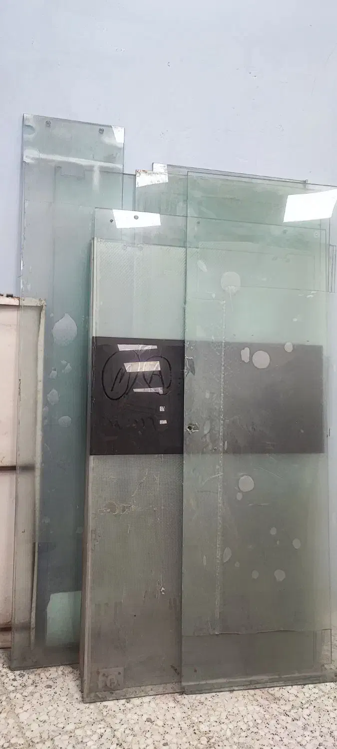 درب شیشیه ای چند میل|دفتر کار|قدس, شهر‌قدس|دیوار