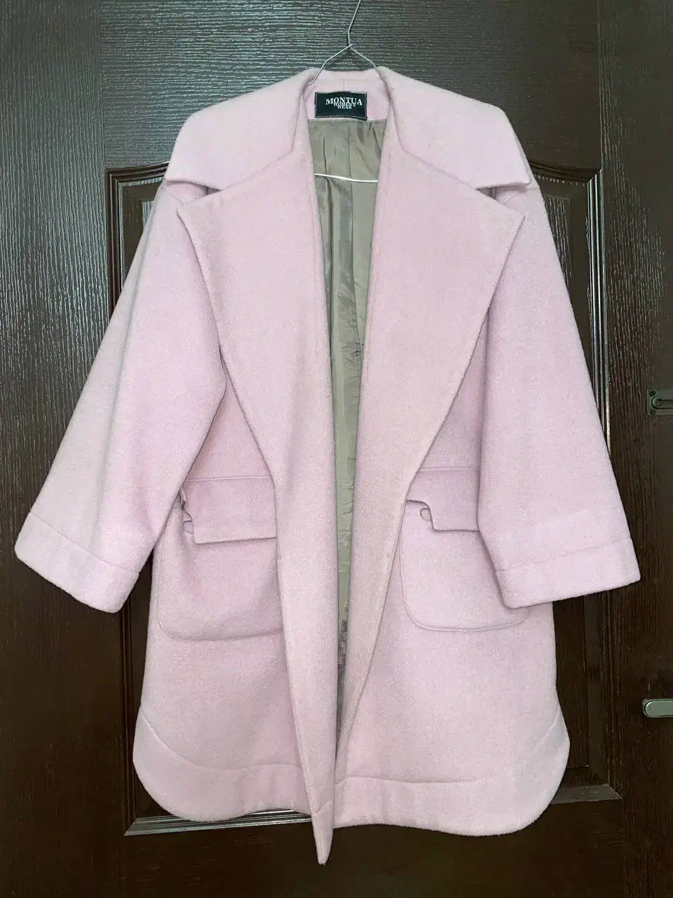 پالتوفوتر،بارونی،مانتو|لباس|رشت, منظریه|دیوار