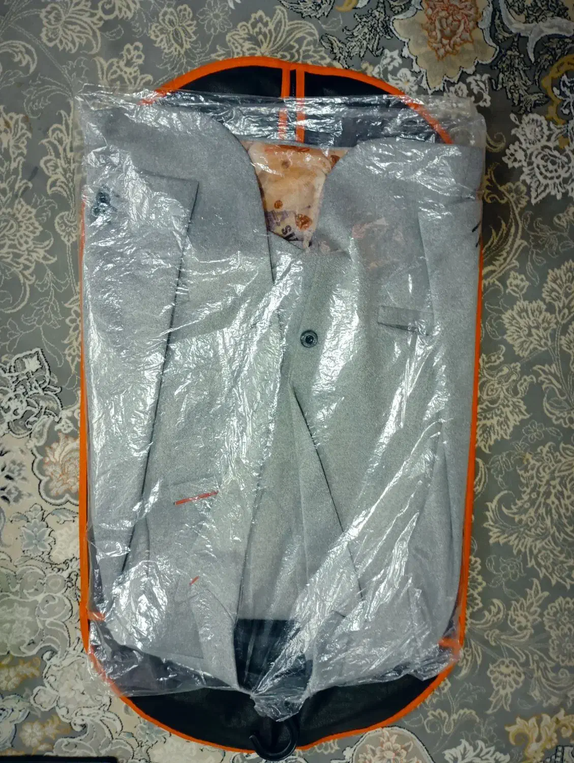 کت و شلوار همراه با جلیقه|لباس|بابل, |دیوار