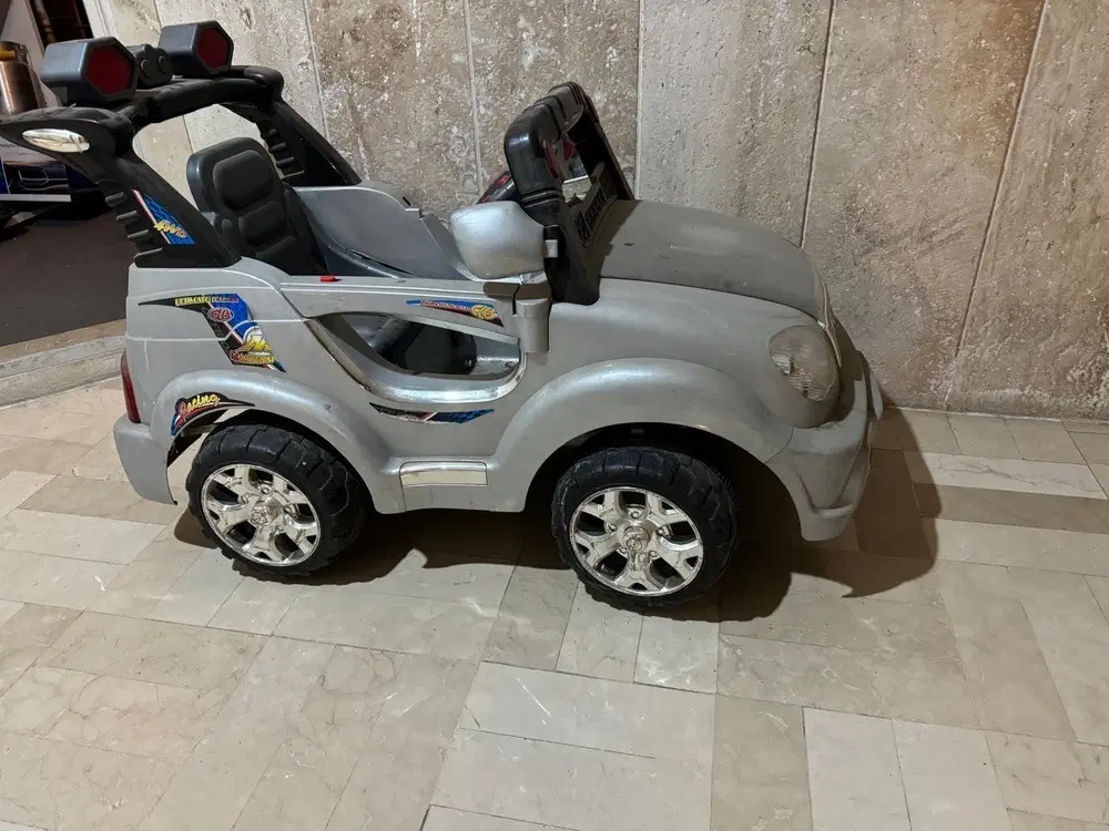 ماشین شارژی|اسباببازی بچه|تهران, میرداماد|دیوار