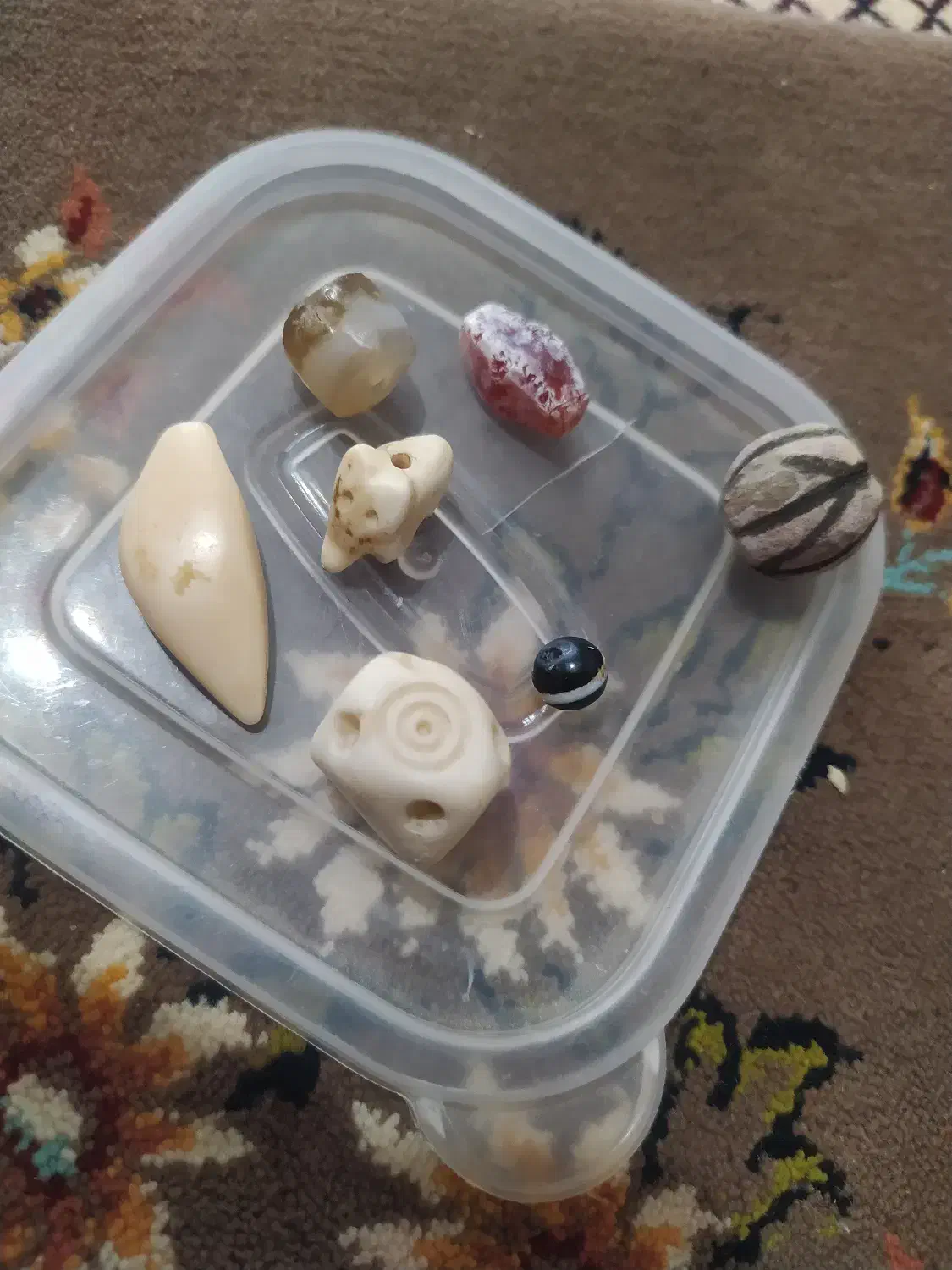 مهره های قدیمی|کلکسیون اشیاء عتیقه|گنبد کاووس, |دیوار