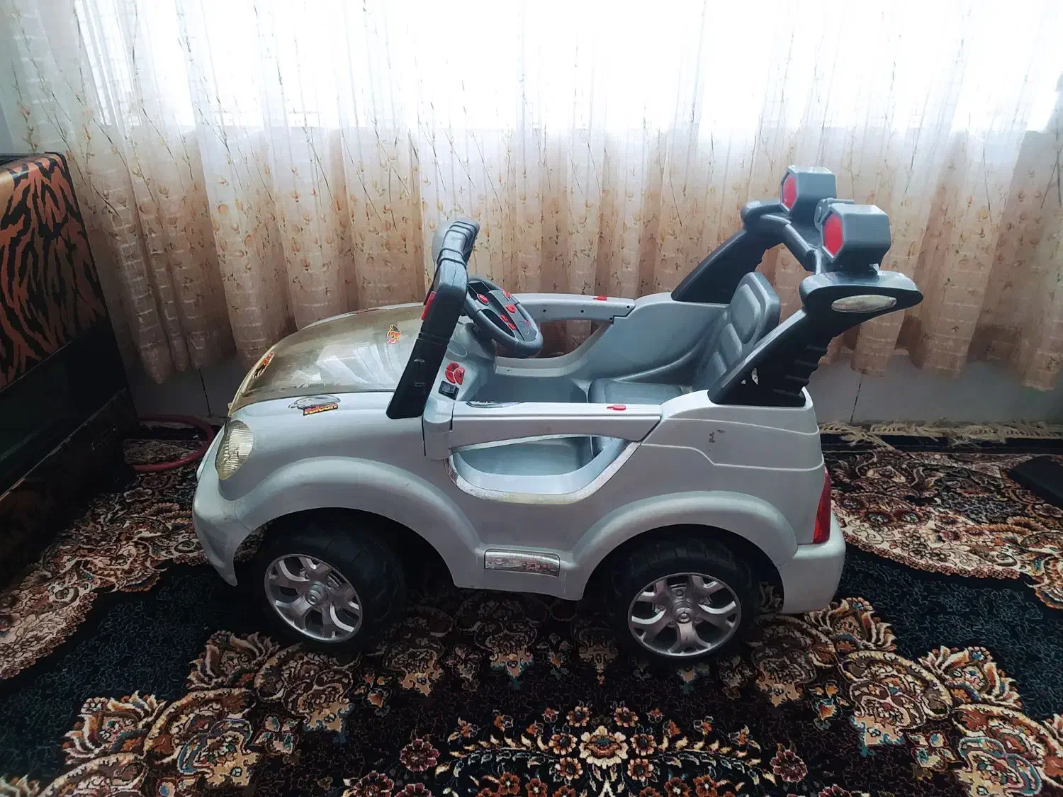 ماشین شارژی در حد نو|اسباببازی بچه|سبزوار, باهنر|دیوار