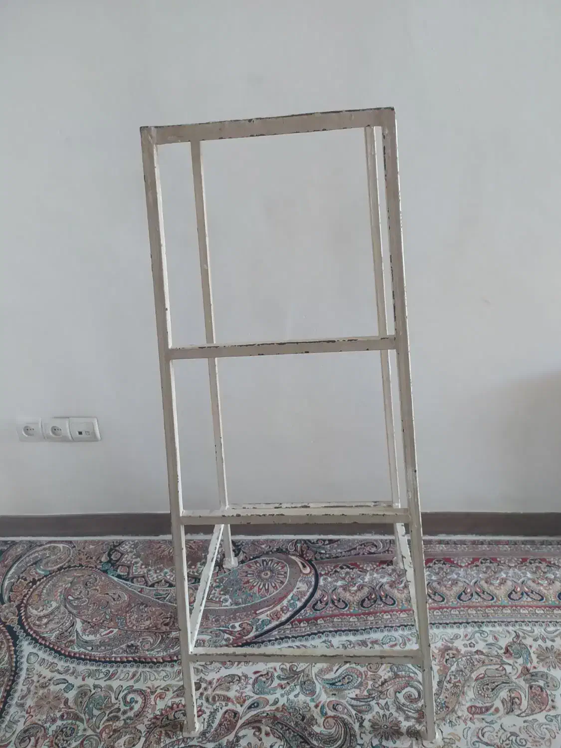 چهارپایه آهنی|مبلمان خانگی و میز عسلی|کرمانشاه, |دیوار