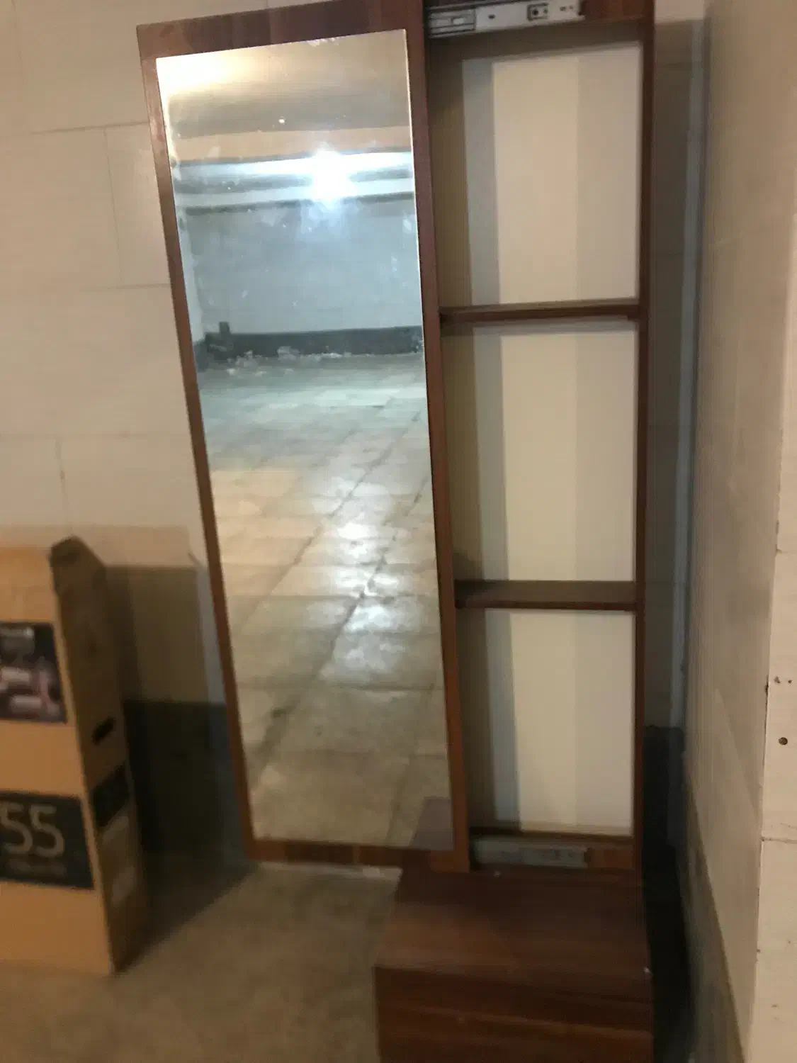 آینه قدی و جای لوازم آرایشی|مبلمان خانگی و میز عسلی|رودهن, |دیوار