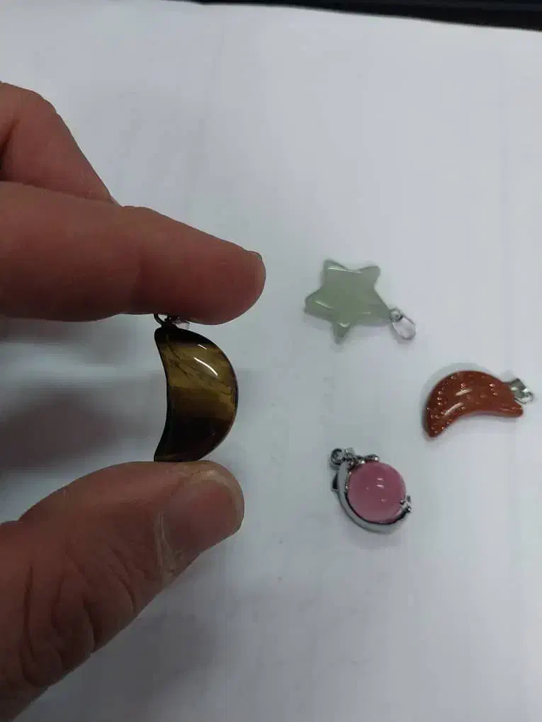 گردن آویز سنگی|جواهرات|اراک, |دیوار