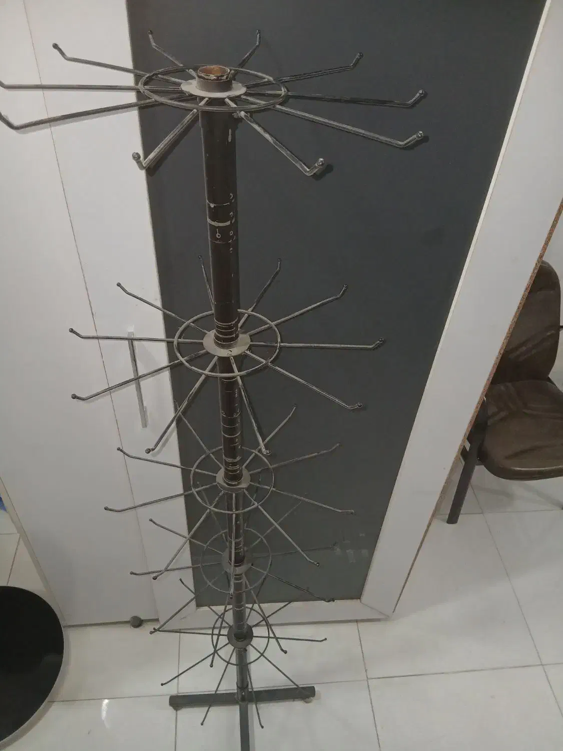 مقدار لوازم دکور مغازه  استند فلزی|فروشگاه و مغازه|الیگودرز, |دیوار