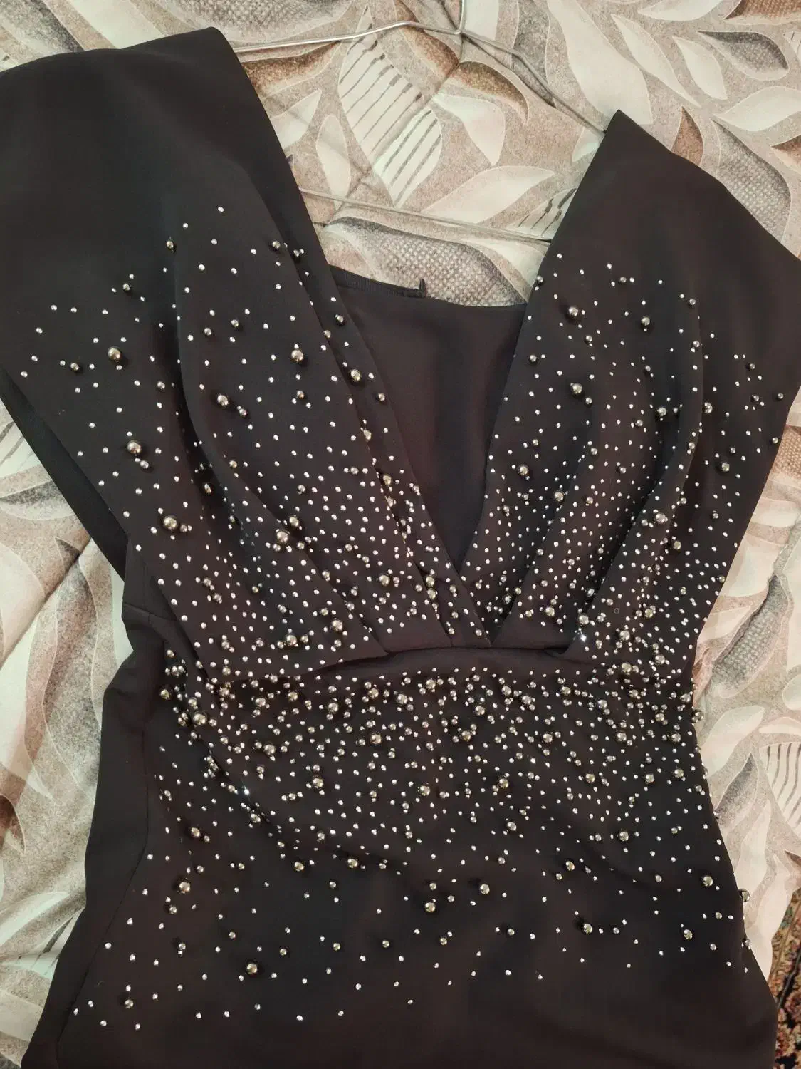 لباس مجلسی|لباس|مشهد, خواجه ربیع|دیوار