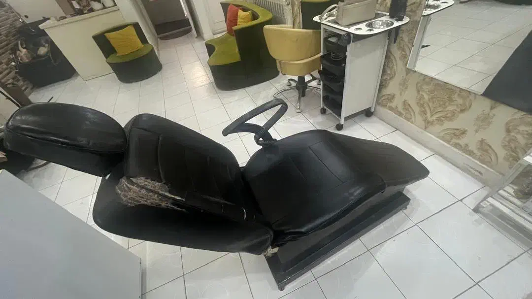 صندلی اصلاح|آرایشگاه و سالن‌های زیبایی|رشت, منظریه|دیوار