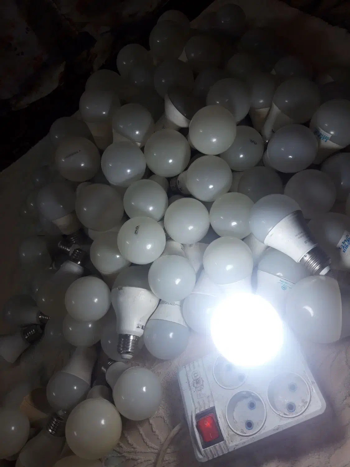 لامپ کارکرده سالم|سایر لوازم برقی|قم, نیروگاه|دیوار