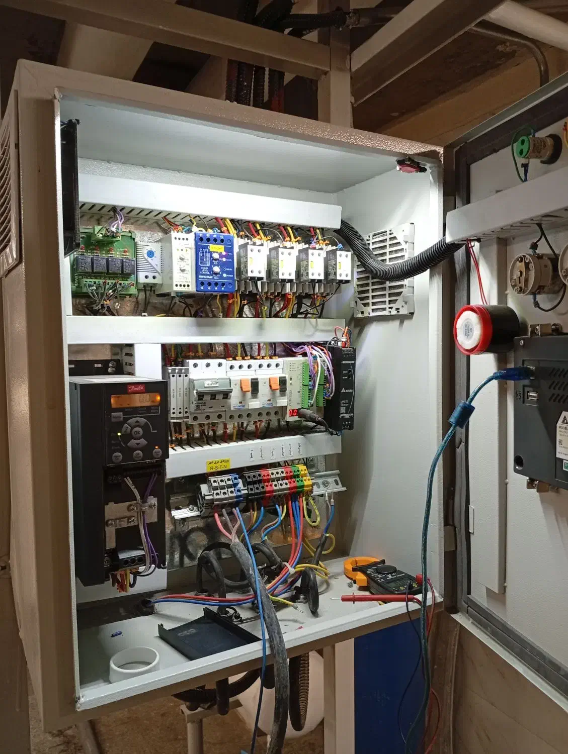 برق کار صنعتی PLC اینورتر، تعمیر دستگاه، اتصالی|خدمات پیشه و مهارت|نسیم‌شهر, |دیوار