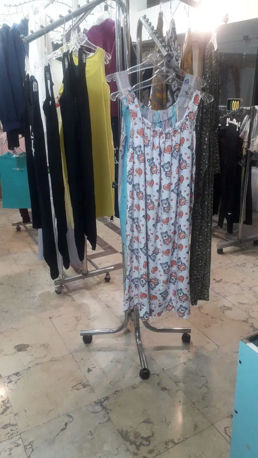 رگال|فروشگاه و مغازه|اندیشه, اندیشه فاز ۲|دیوار