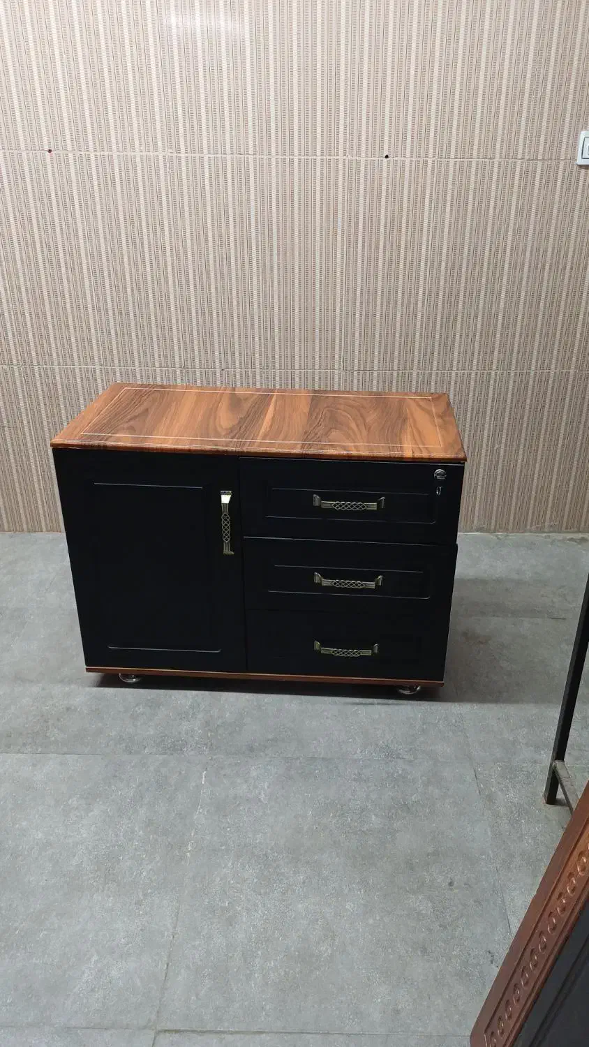 میز و صندلی اداری برند مدل امپراطور|مبلمان اداری|مشکیندشت, |دیوار