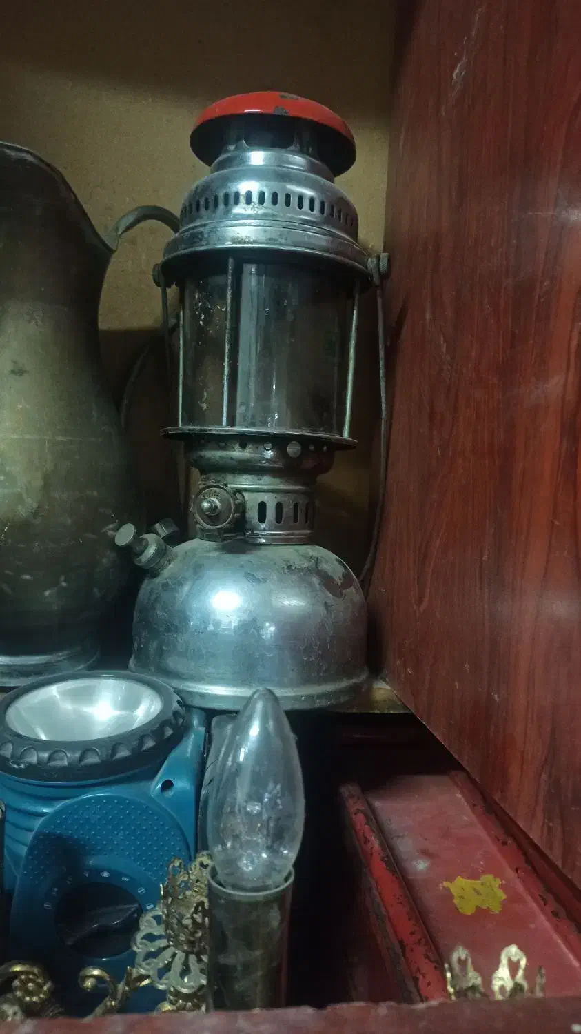 یک عددسماور عالی نسب وچراغ طوری ودوععدپارچ ولیوان|کلکسیون اشیاء عتیقه|بیرجند, |دیوار