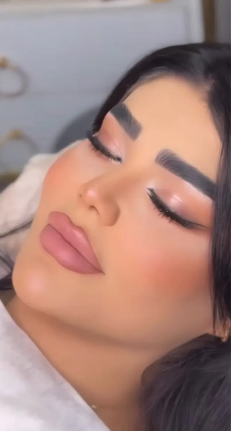 میکاپ شنیون حرفه ای|خدمات آرایشگری و زیبایی|مشهد, امام رضا (ع)|دیوار