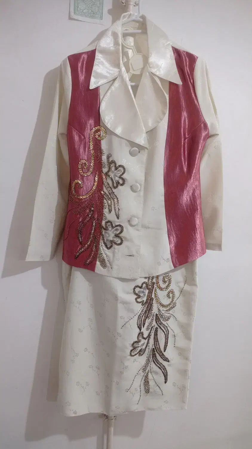 کت و دامن|لباس|رشت, حومه رشت|دیوار