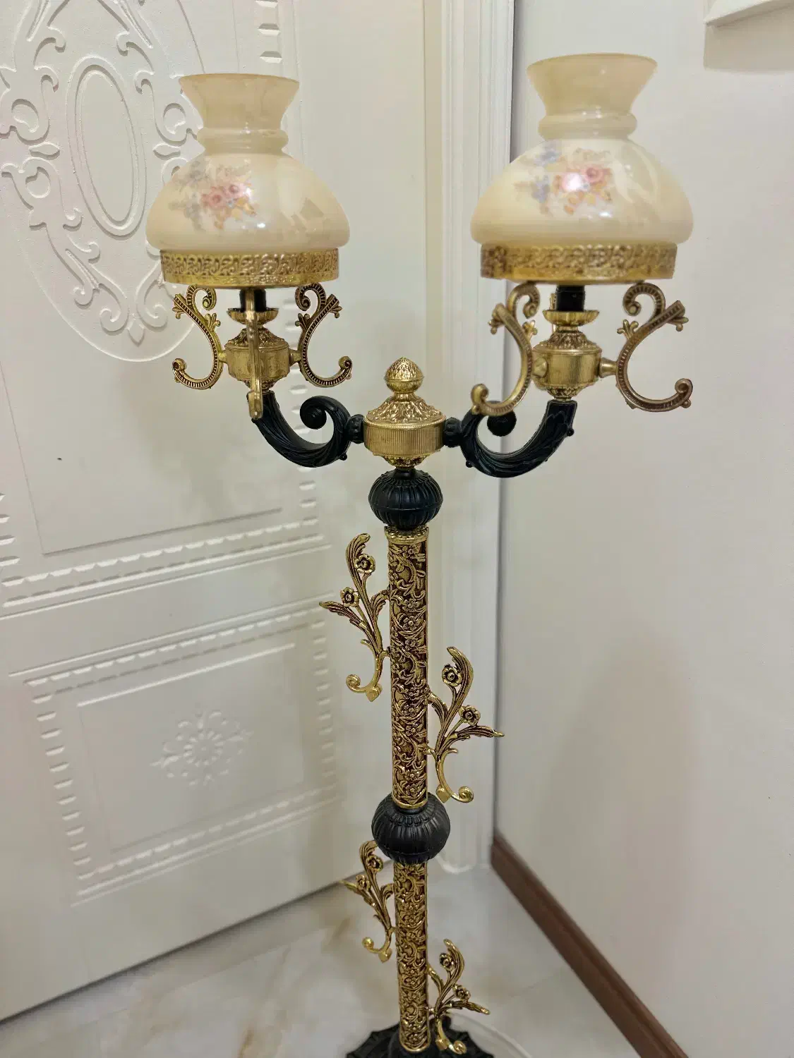 اباژور ایستاده|چراغ خواب و آباژور|مشهد, هفت تیر (آب و برق)|دیوار