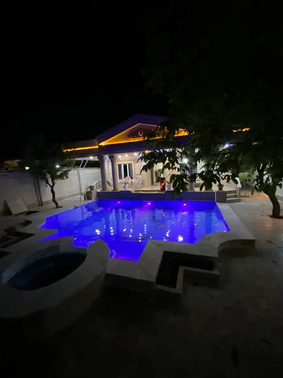 ویلا گل یخ کردان استخر آبگرم مستقیم از مالک|اجارهٔ کوتاهمدت ویلا و باغ|کرج, فاز ۲ مهرشهر|دیوار