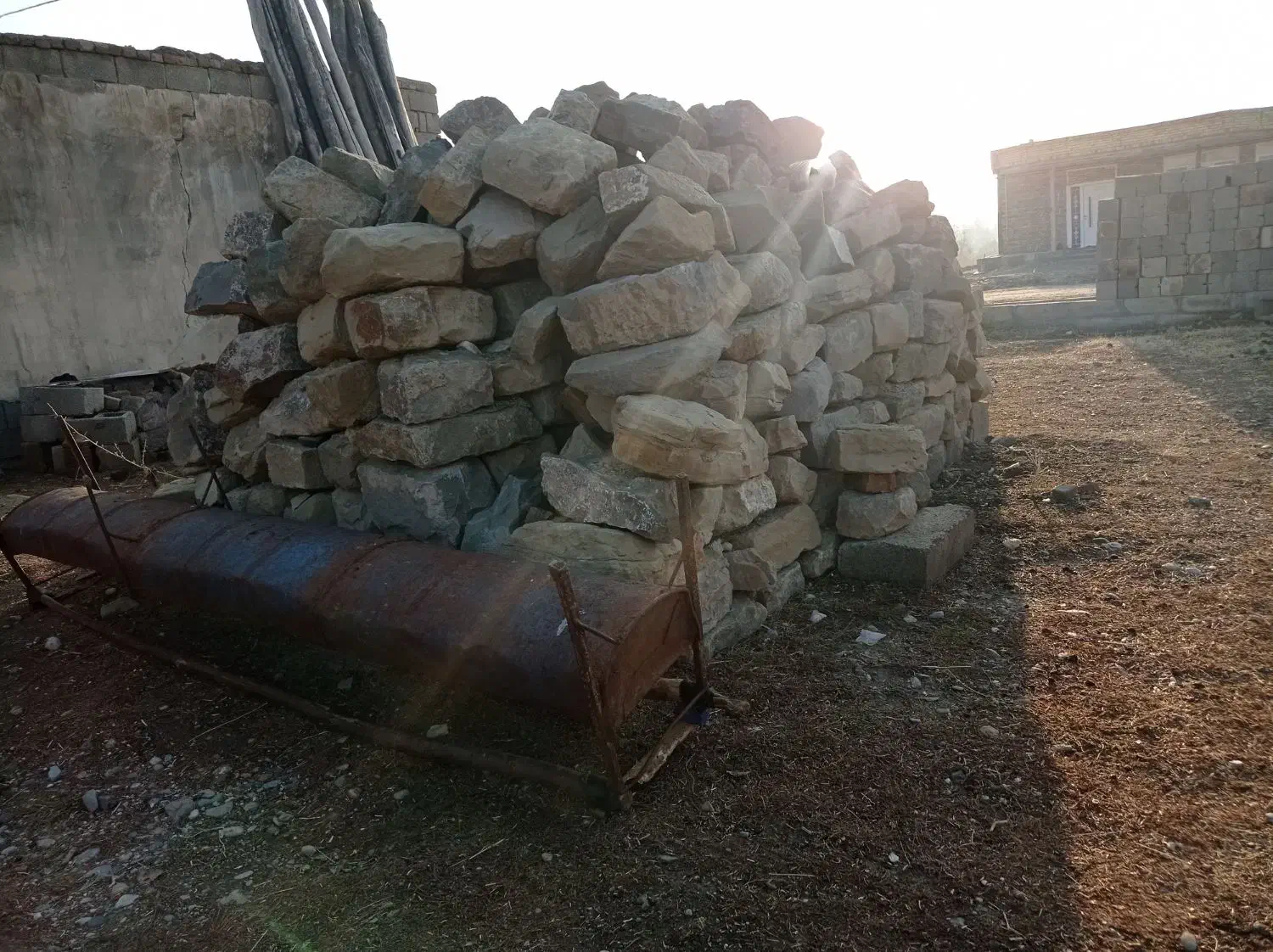 سنگ پی . ادرس مرگور ، روستای برازان|مصالح و تجهیزات ساختمان|سیلوانه, |دیوار