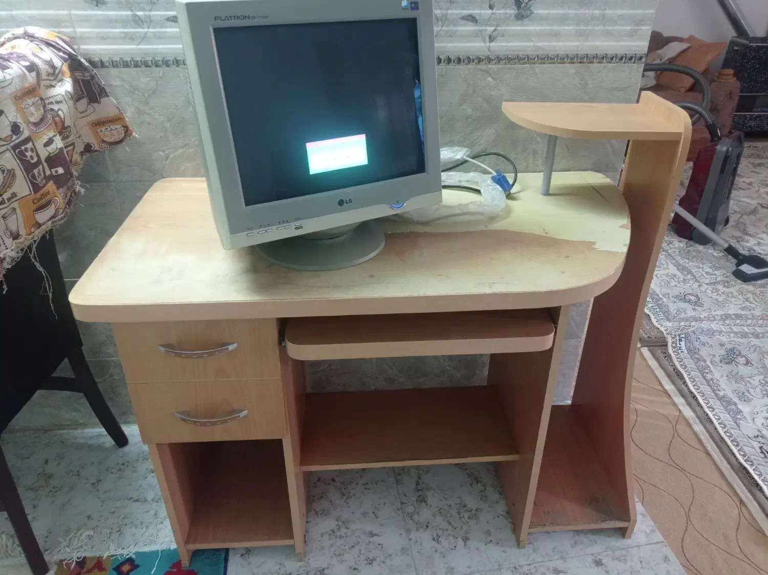 میز کامپیوتر و مانیتور الجی وصندلی|میز تحریر و کامپیوتر|اردبیل, |دیوار