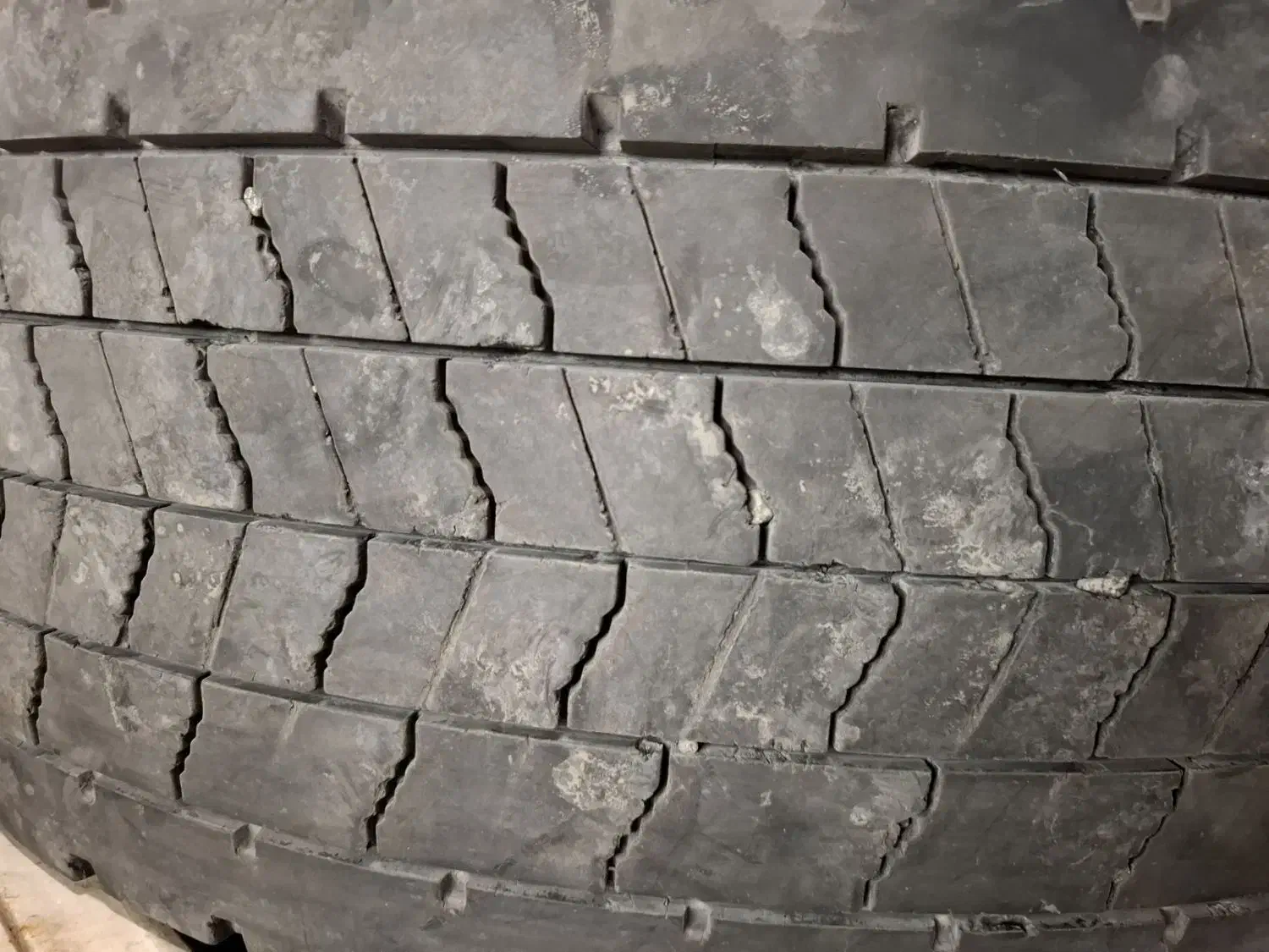 لاستیک کنتیناتال ۳۱۵/۷۰/۲۲.۵ کامیونی|قطعات یدکی و لوازم جانبی|بروجرد, |دیوار