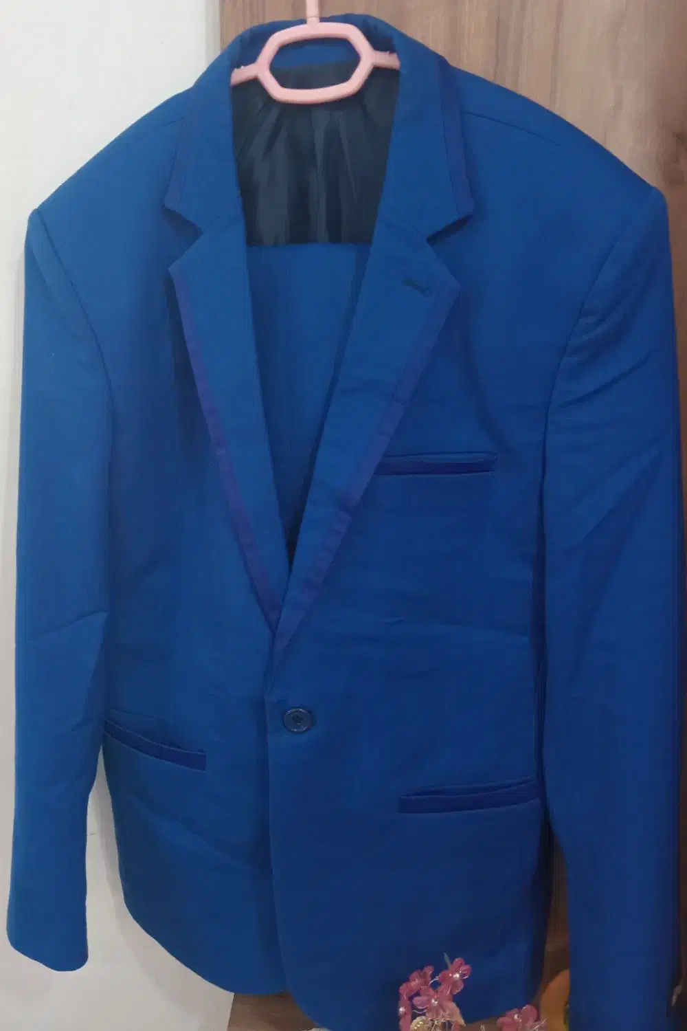 چند دست کت وشلوار|لباس|شیروان (خراسان), |دیوار