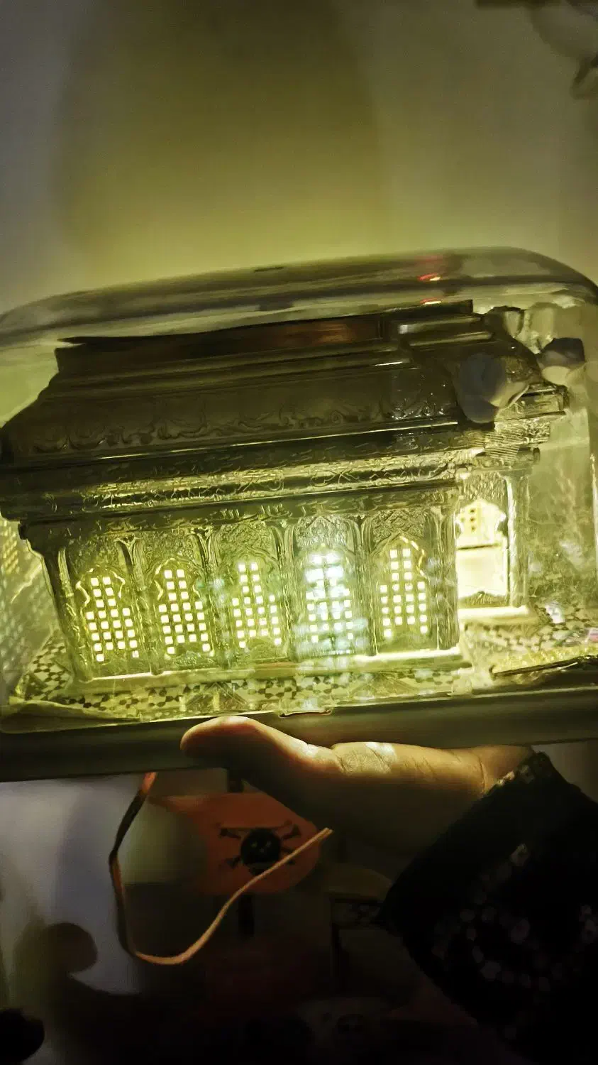 شب خواب|چراغ خواب و آباژور|ری, علایین|دیوار