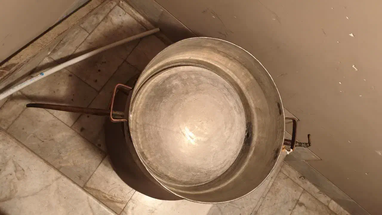 دیگ و نیچه|کلکسیون اشیاء عتیقه|کرمان, |دیوار