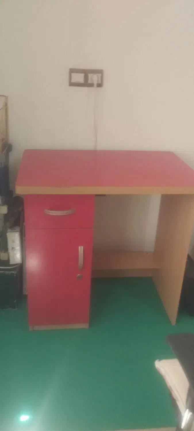 میزتحریر سالم|میز تحریر و کامپیوتر|اسلامآباد غرب, |دیوار