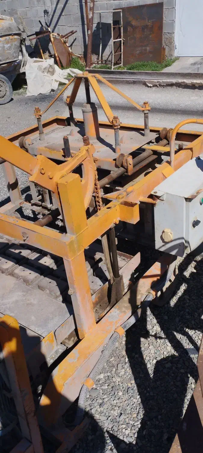 دستگاه بلوک 20*40دوموتوره 5قالبه درحد نو|ماشین‌آلات صنعتی|کاشمر, |دیوار