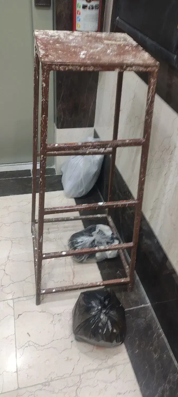 نردبان وچهارپایه خانگی -قفل درب حیاطی وسمپاش دستی|حراج|تهران, فلاح|دیوار