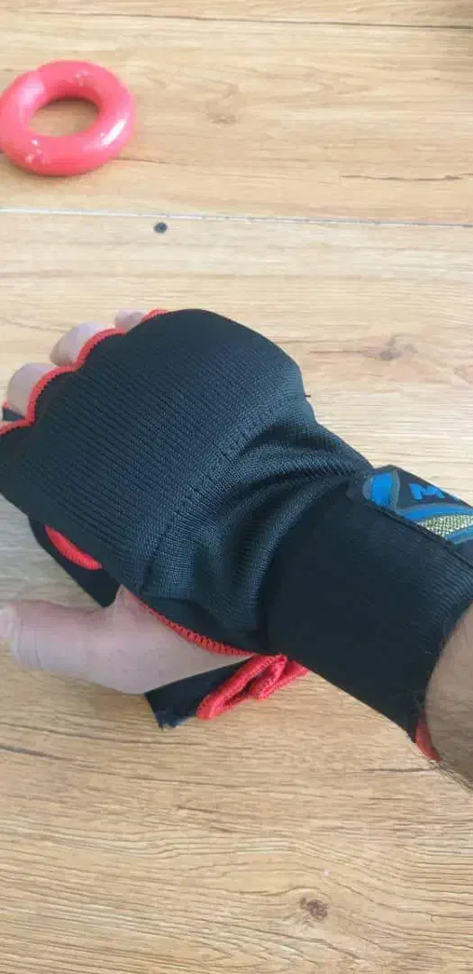 دستکش بوکس اماده|تجهیزات ورزشی|شبستر, |دیوار